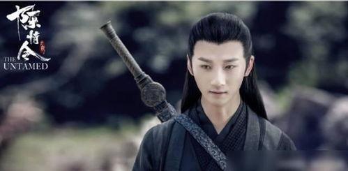 离歌散尽自独行,独自行走的人生旅程