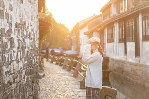 小镇恋歌,岁月流转中的纯真爱情故事